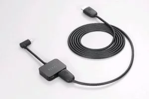 Abbildung 3: Über entsprechende Adapter unterstützen beide Smartphones den Ausgang digitaler Inhalte auf ein TV-Gerät. Die Abbildung zeigt den MHL-HDMI-Adapter von HTC.