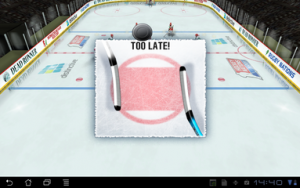 Sobald der Puck sichtbar ist, müssen Sie auf den Touchscreen tippen, um das Bully zu gewinnen.