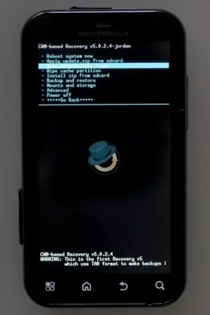 Abbildung 2: Der alternative Bootloader erlaubt Ihnen nicht nur das Einspielen der neuen Firmware sondern auch das Backup der alten.