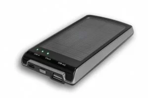 Abbildung 3: Mit dem Platinum Charger Solar AM-110 von A-Solar kommen Sie ohne Steckdose aus, wenn das Wetter stimmt.