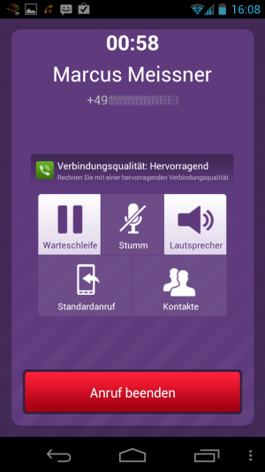 Abbildung 6: Viber punktet mit interessanten Zusatzfeatures bei Telefonaten. Die App bewertet zum Beispiel die momentane Qualität der Internetverbindung und schaltet Gesprächspartner in die Warteschleife.