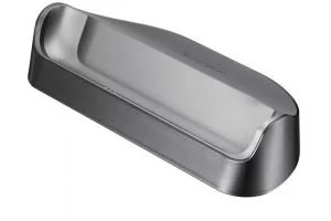 Abbildung 2: Dank der kleinen Pogo-Pins findet das Galaxy Nexus im dock ganz leicht seinen Platz.