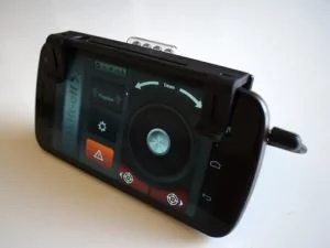 Abbildung 1: Der Hubschraube wird mit einem IR-Modul und einer App mit dem Handy gelenkt.