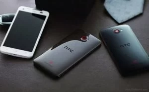 Das HTC Deluxe wird es in den Farben Weiß, Braun und Schwarz geben.