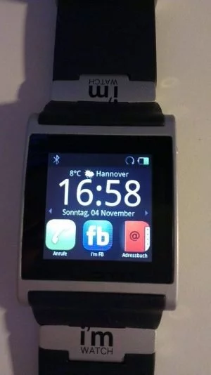 Abbildung 2: Der Startbildschirm der i'm Watch bietet drei App-Starter und das Wetter-Widget.