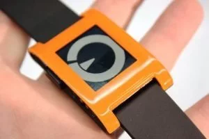 Das Schwarz/Weiß-E-Paper Display lässt sich auch im hellen Sonnenlicht ablesen.