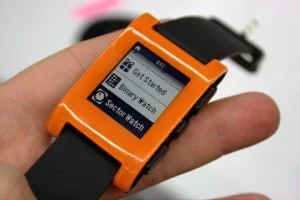 Abbildung 12: Auf der Pebble Smartwatch läuft kein Android, dank einer App verbindet Sie sich jedoch nahtlos mit Androiden.