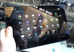 Der 10,1-Touchscreen im WUXGA-Format löst mit 1920x1200 Pixeln auf.