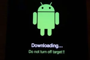 Abbildung 3: Trennen Sie auf keinen Fall das Gerät vom Computer ab, während es sich aktiv im Download Modus befindet.