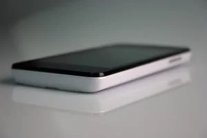 Mit einer Dicke von 11,2 mm gehört das Y300 nicht zu den flachsten Smartphones.