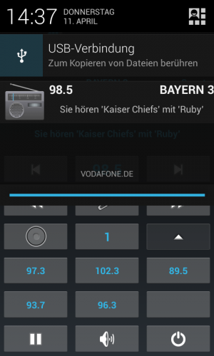 Eine Benachrichtung in der Notification-Bar informiert Sie über den aktuellen Song.