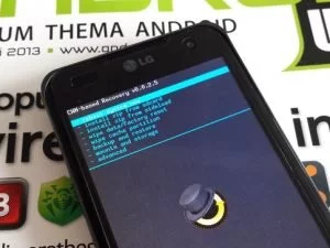 Abbildung 12: Im ClockWorkMod-Recovery navigieren Sie über die Lautstärke-Tasten des Handys.