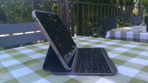 Das Tastatur-Dock ist optional erhältlich, der Anschlag ist trotz geringem Tastenhubs sehr gut.