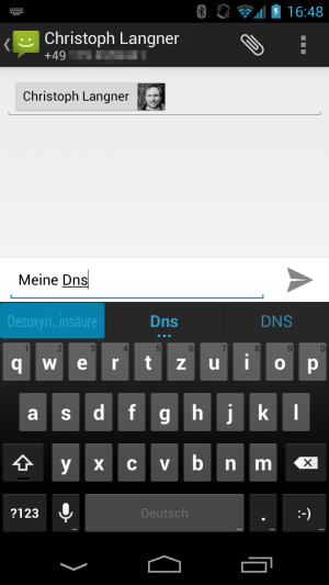 Abbildung 13: Das Google-Keyboard macht aus dem kurzen "DNS" den ausgeschriebenen Begriff.