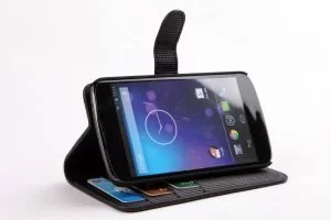 © AmazonAbbildung 4: Nur zum Teil aus Leder: Die Mako-Tasche für 20 Euro hält in etwa, was sie verspricht.