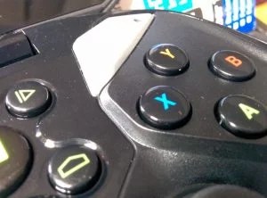 Die Knöpfe sowie auch die Belegung sind mit dem Xbox-Controller sogut wie identisch.