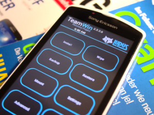 Abbildung 9: Der zu Xperia Z Jelly Bean passende Kernel setzt vornehmlich auf das TWRP-Recovery.