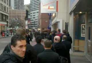 Galaxy Nexus-Fans bilden Schlange vor Verizon Store