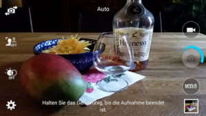 Die Samsung-Kamera zeigt bei HDR-Aufnahmen an, wie lange man das Gerät ruhig halten soll.