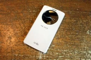 Das LG G3 mit dem QuickCircle-Case zeigt neben der Uhrzeit auch wichtige Informationen an.