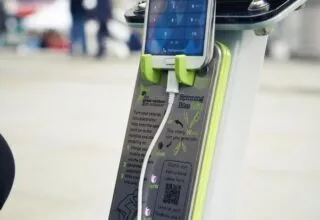 Das Handy bei Sport und Spiel mit selbst produziertem Strom aufladen