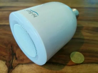 Die ganze Technik braucht auch etwas Platz. Die hi-Fun Glühbirne passt deshalb nicht in jede Lampe.