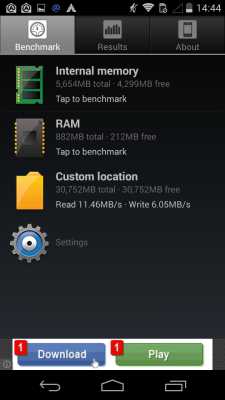 Auf dem Moto G haben wir Schreibraten von 6 MByte/s und Leseraten von 11,5 MByte/s gemessen.