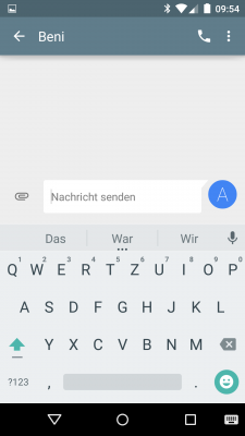 Beim Schreiben einer SMS erscheint oben rechts automatisch ein Telefonsymbol. Manchmal ist ein Anruf halt doch einfacher.