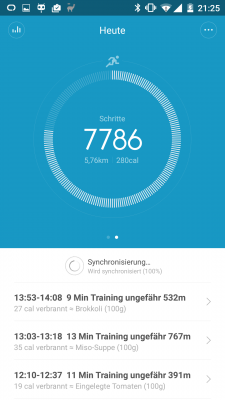 Das Dashboard der Mi Band App zeigt anschaulich den aktuellen Fortschritt.
