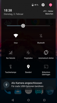 Auf AMOLED-Screens wirkt sich das komplett schwarze Lollipop-Theme stromsparend aus.