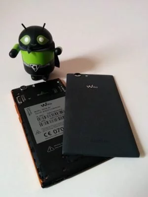 Die Rückabdeckung des Wiko Ridge 4G ist Geschmackssache, der Akku ist fest verbaut.
