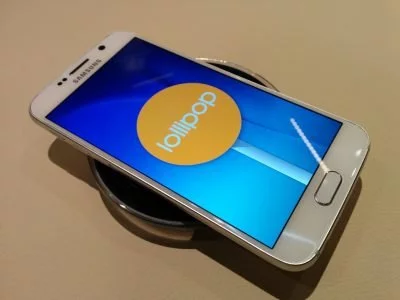 Ja, es ist Android 5.0.2 unter der bunten Touchwiz-Oberfläche.