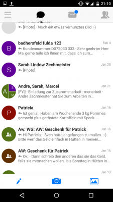 Deine E-Mails sind nun als Chat verfügbar. Ankommende Nachrichten sowie deine Kontakte sind in den weiteren Tabs zu finden.
