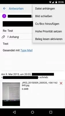Durch einen Klick auf die drei Punkte hängst du deiner E-Mail Dateien und Fotos an. 