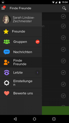 Im Menü findest du deine Kontakte und startest Einzel- sowie Gruppen-Chats.