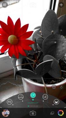 Der Colorpicker lässt nur einen Teil deines Fotos farbig erscheinen. Diesen und weitere Effekte rufst du durch einen Klick auf das App-Icon auf.