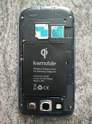 Und so sieht das Ganze von oben aus. Der Qi-Sticker passt genau zum Samsung Galaxy S3.