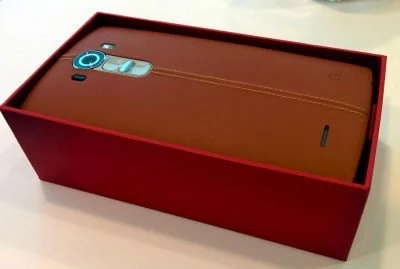Absoult unspektakulär: Die Verpackung des LG G4 ist eine schlichte Box aus Karton ohne Überraschung.