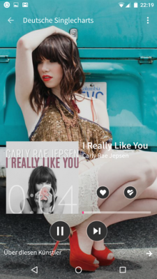 Durch einen Klick auf den Herz-Button bewertest du die Songs positiv oder negativ.