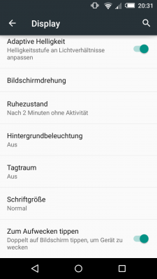 In den Display-Einstellungen findet Ihr die Option, per Doppel-Tipp das Display aufzuwecken