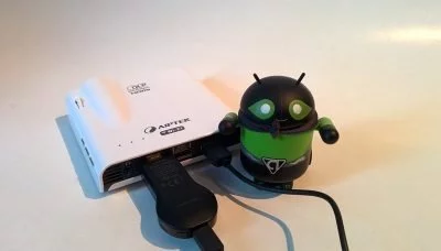 Wenn du über einen Chromecast-Dongle verfügst, dann benutzt du am besten diesen, um den Beamer anzusteuern!