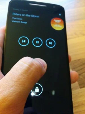 Über Moto Info kann man sogar den Musik-Player problemlos steuern.