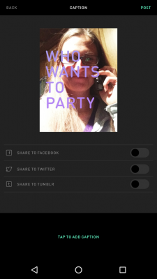 Du fügst deinem Foto bei Bedarf eine Beschriftung hinzu, teilst es über die sozialen Netzwerke und postest es in deinem PHHHOTO-Account.