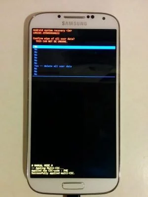 Diese Sicherheitsabfrage soll verhindern, dass du das Smartphone aus Versehen zurücksetzt.