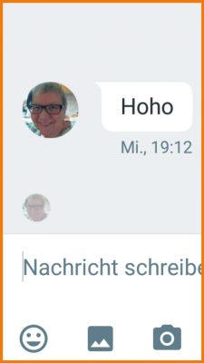Android bringt von Haus aus eine Zoom-Funktion mit, die du allerdings zuerst in den Eingabehilfen aktivieren musst.