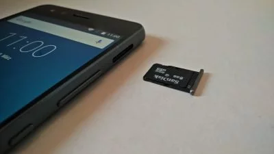 Der interne Speicher von 16 GByte lässt sich per microSD-Karte erweitern.