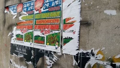 abgerissene Plakate - überlegene Automatik