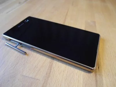 XperiaM5_SIM_SD_Wasserdicht