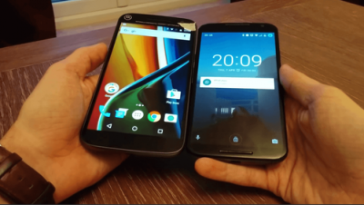 Bei dieser Aufnahme, die das Moto G4 mit dem Moto G (2015) vergleicht, scheint das Display nicht viel größer zu sein, zumindest keine 0,5"