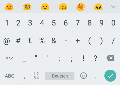 Die Emoticons erscheinen nach dem ersten Öffnen nur oben, hier musst du noch einmal auf das Emoticons-Symbol tippen.